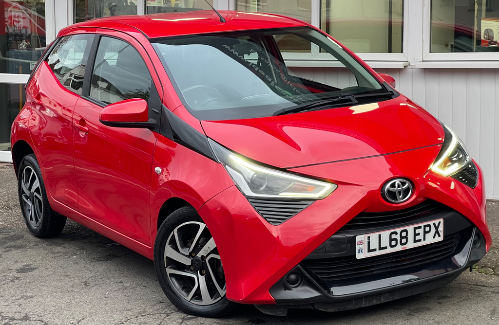 Toyota Aygo 1.0 Vvt-i X-play Hatchback X-shift Euro LL68EPX Red #2