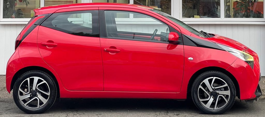 Toyota Aygo 1.0 Vvt-i X-play Hatchback X-shift Euro LL68EPX Red #4