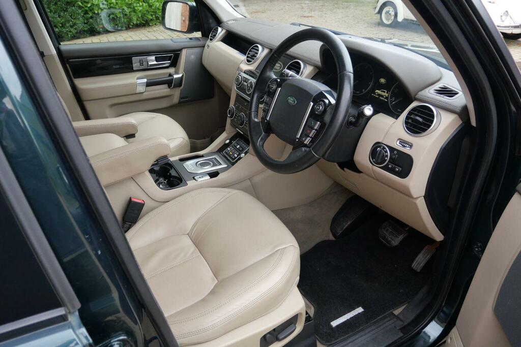 Land Rover Discovery Sdv6 Hse Black #2
