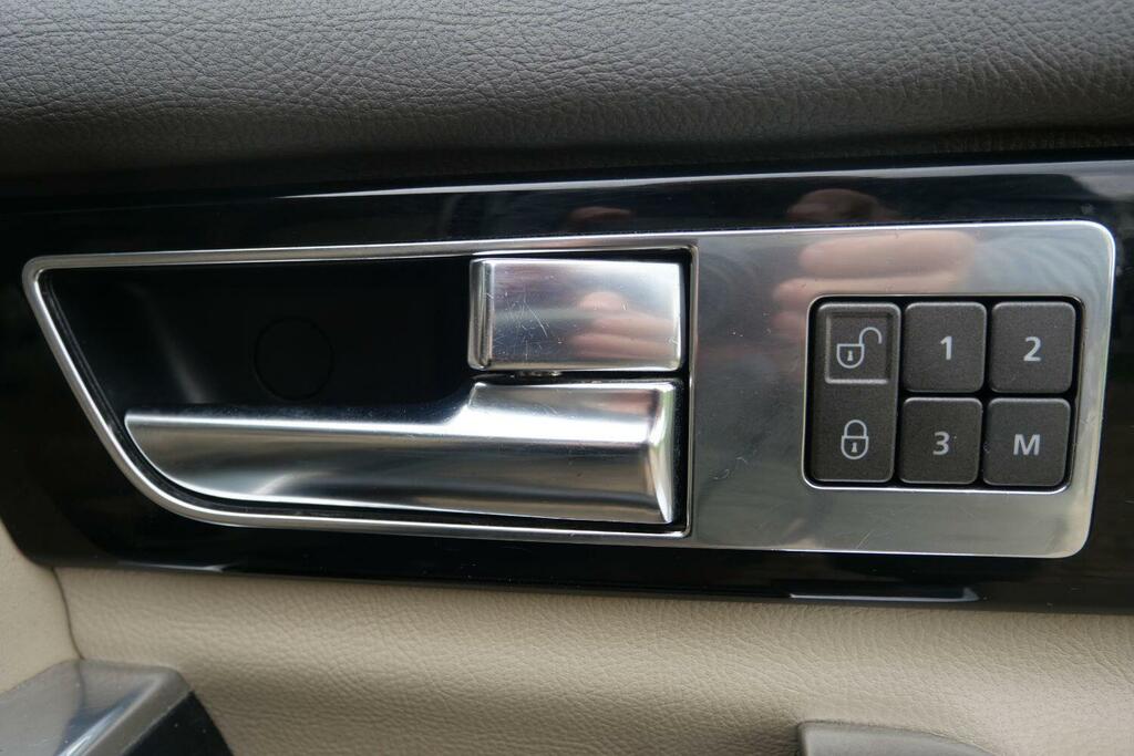 Land Rover Discovery Sdv6 Hse Black #6