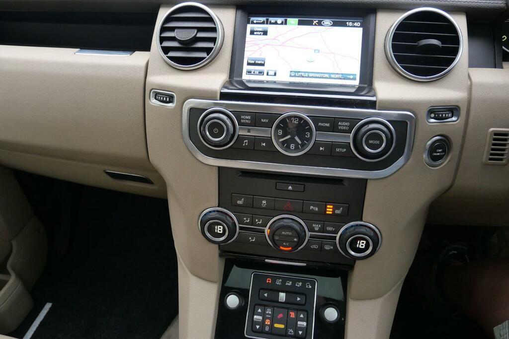 Land Rover Discovery Sdv6 Hse Black #3