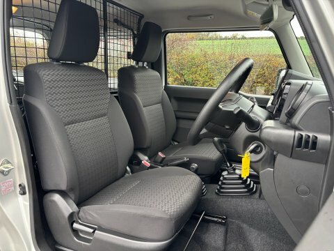 Suzuki Jimny 1.5 Lcv Allgrip YE24LFP Silver #4