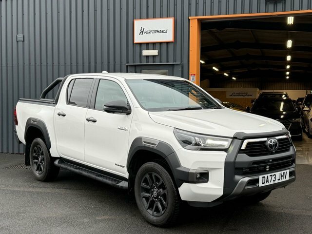 Toyota HILUX 2.8 D-4d Invincible X Pickup Double Cab White