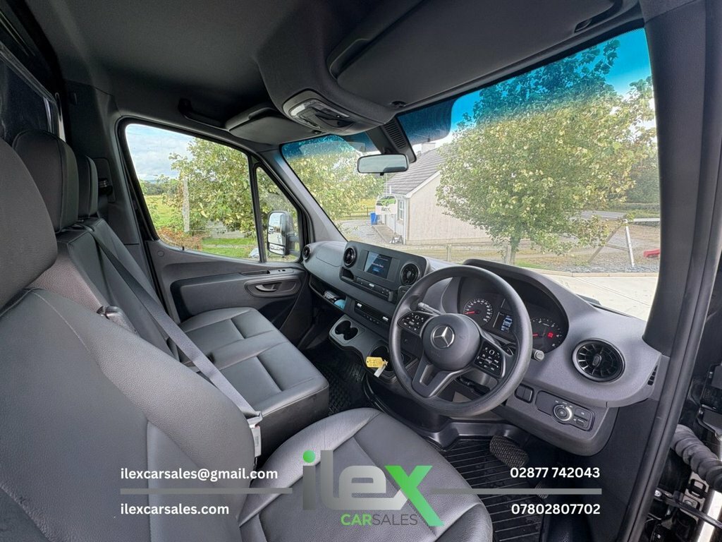 Mercedes-Benz Sprinter 2L Progressive Black #5