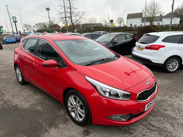Kia Ceed 1.6 Crdi Ecodynamics 2 Hatchback Red