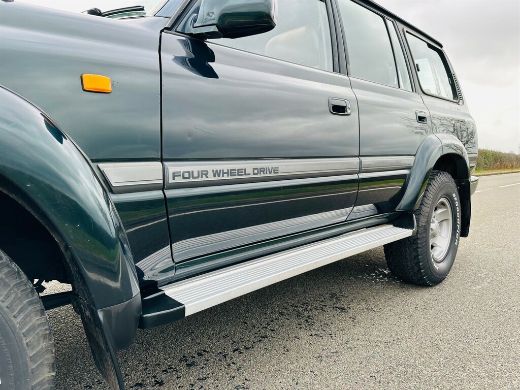 Toyota Land Cruiser 4.5 VX Lpg, 8 Seater Blue #24
