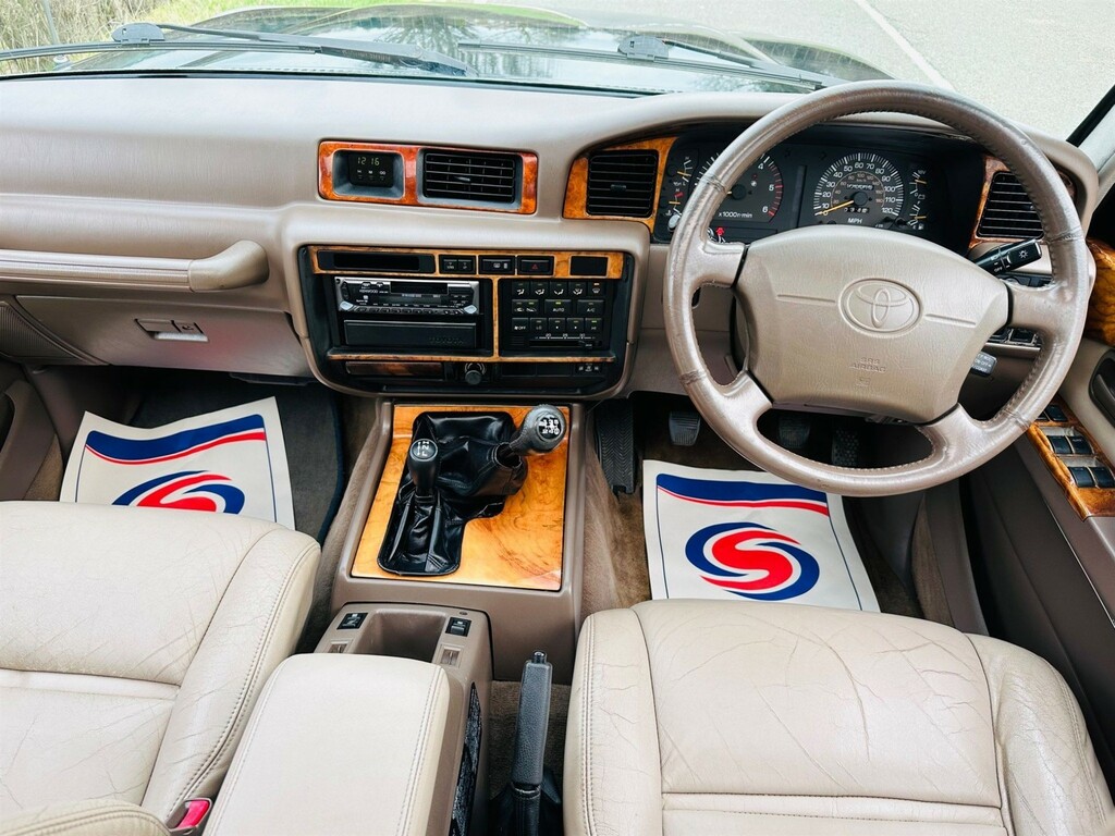 Toyota Land Cruiser 4.5 VX Lpg, 8 Seater Blue #59