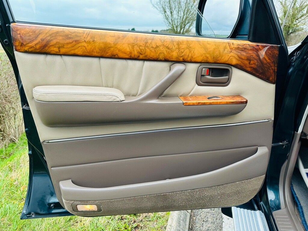 Toyota Land Cruiser 4.5 VX Lpg, 8 Seater Blue #52