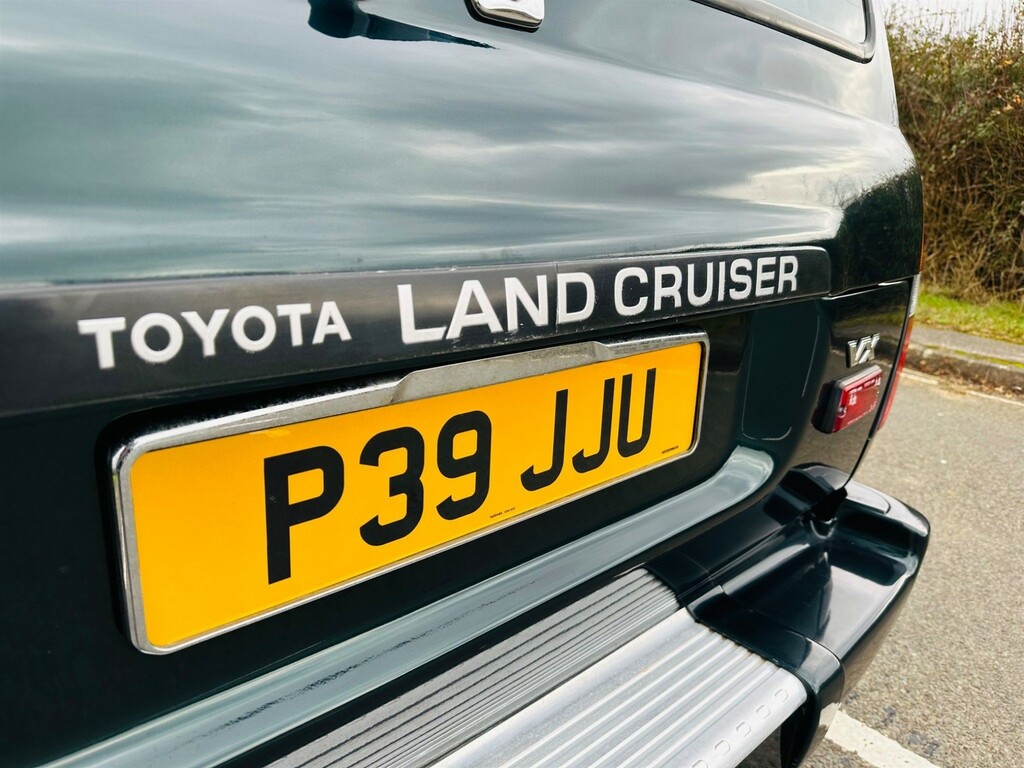 Toyota Land Cruiser 4.5 VX Lpg, 8 Seater Blue #30