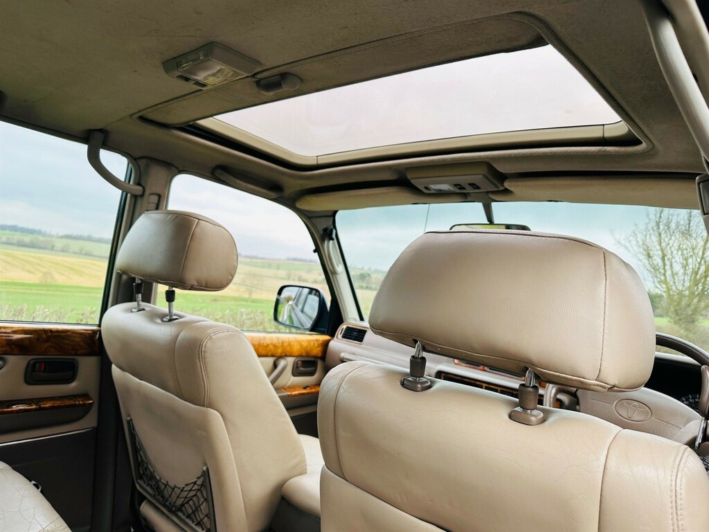 Toyota Land Cruiser 4.5 VX Lpg, 8 Seater Blue #60