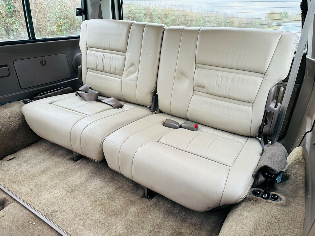 Toyota Land Cruiser 4.5 VX Lpg, 8 Seater Blue #84