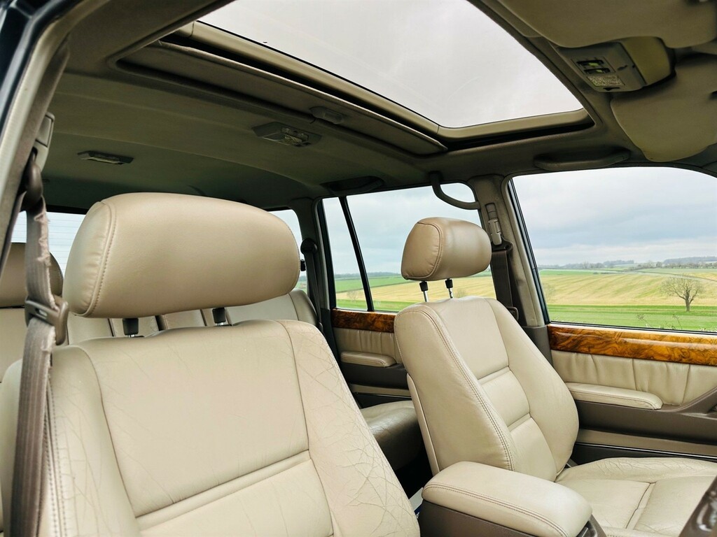 Toyota Land Cruiser 4.5 VX Lpg, 8 Seater Blue #47