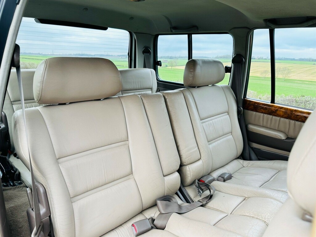 Toyota Land Cruiser 4.5 VX Lpg, 8 Seater Blue #57