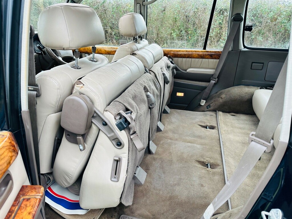 Toyota Land Cruiser 4.5 VX Lpg, 8 Seater Blue #83
