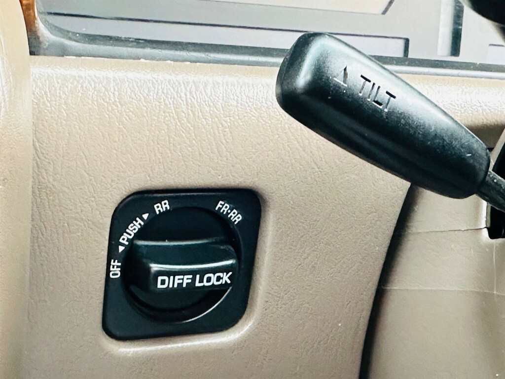 Toyota Land Cruiser 4.5 VX Lpg, 8 Seater Blue #67
