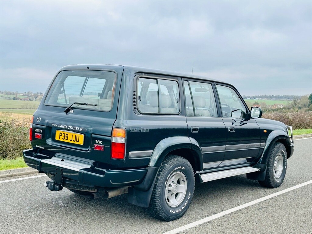 Toyota Land Cruiser 4.5 VX Lpg, 8 Seater Blue #4