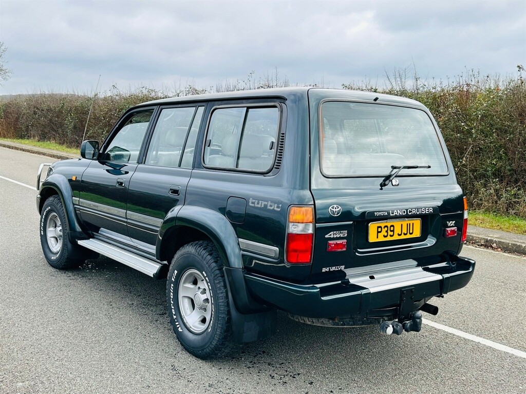 Toyota Land Cruiser 4.5 VX Lpg, 8 Seater Blue #6