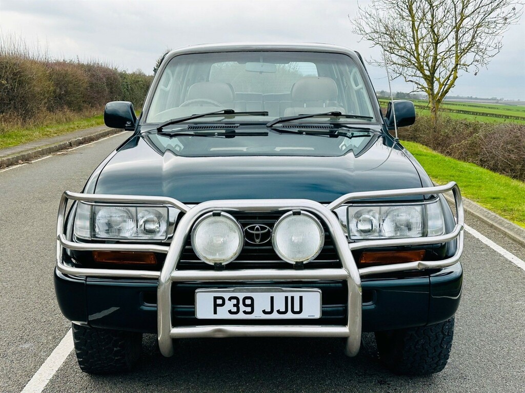Toyota Land Cruiser 4.5 VX Lpg, 8 Seater Blue #8