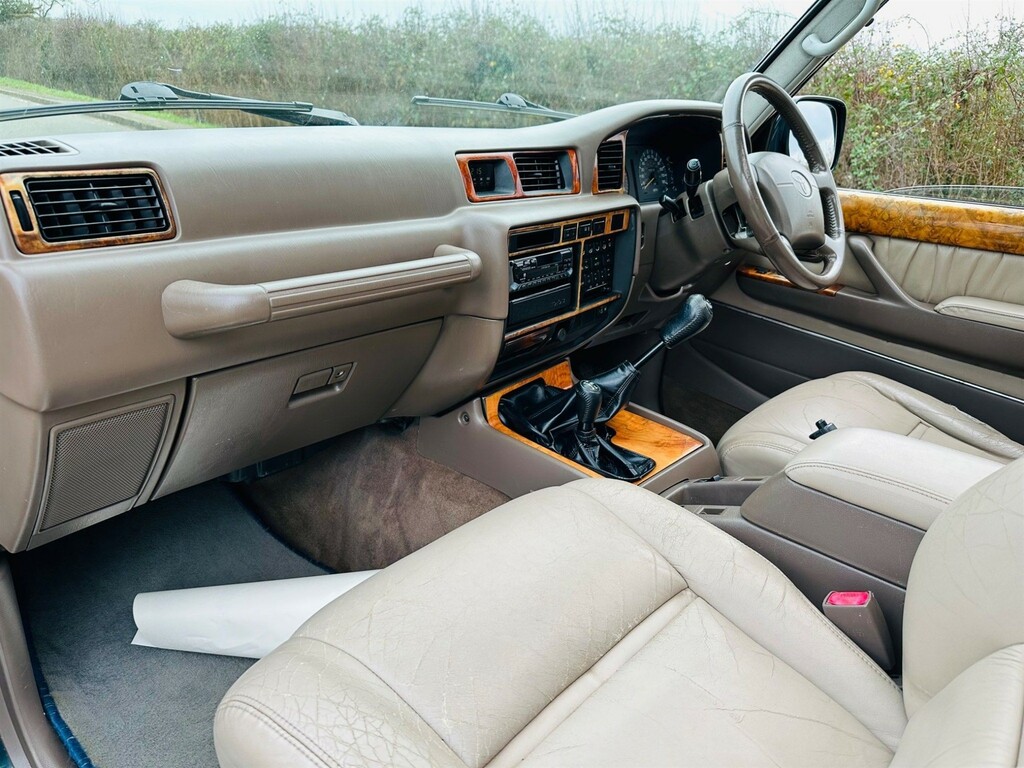 Toyota Land Cruiser 4.5 VX Lpg, 8 Seater Blue #50