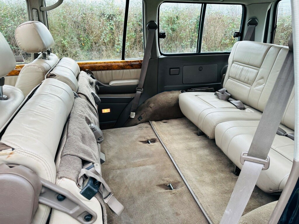 Toyota Land Cruiser 4.5 VX Lpg, 8 Seater Blue #87