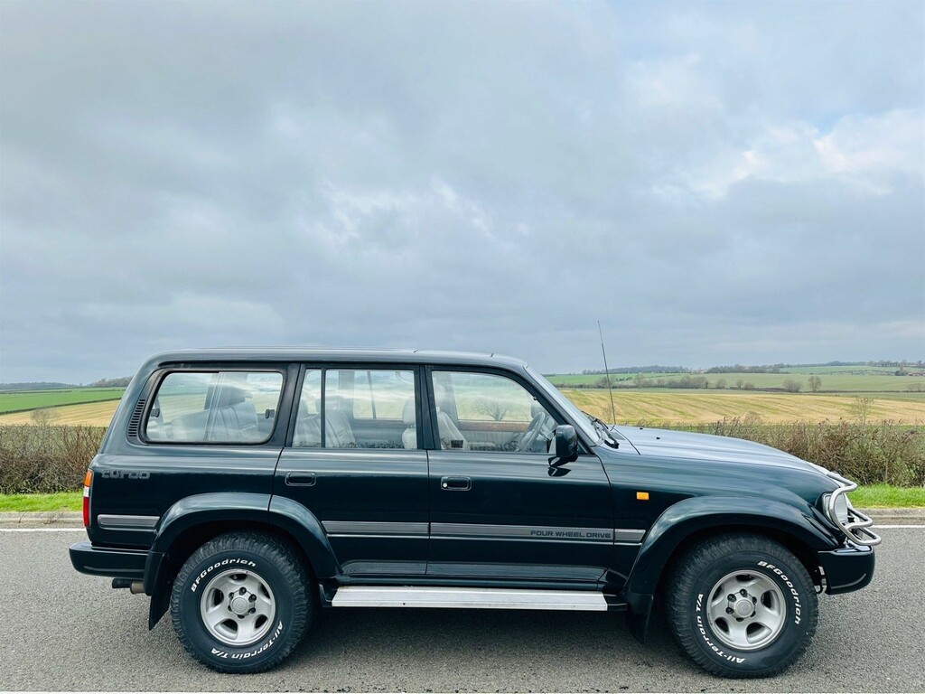 Toyota Land Cruiser 4.5 VX Lpg, 8 Seater Blue #3