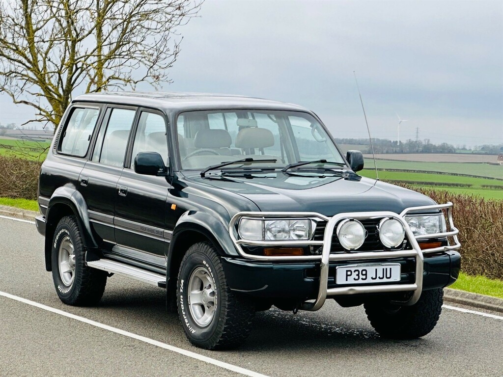 Toyota Land Cruiser 4.5 VX Lpg, 8 Seater Blue #9
