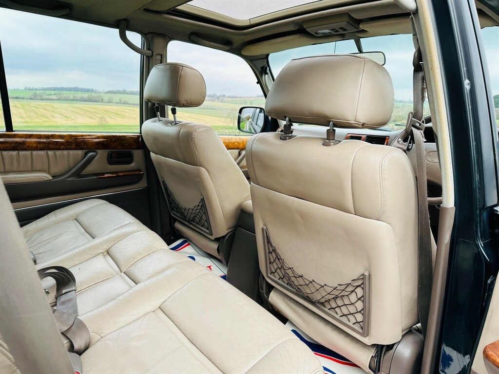 Toyota Land Cruiser 4.5 VX Lpg, 8 Seater Blue #58