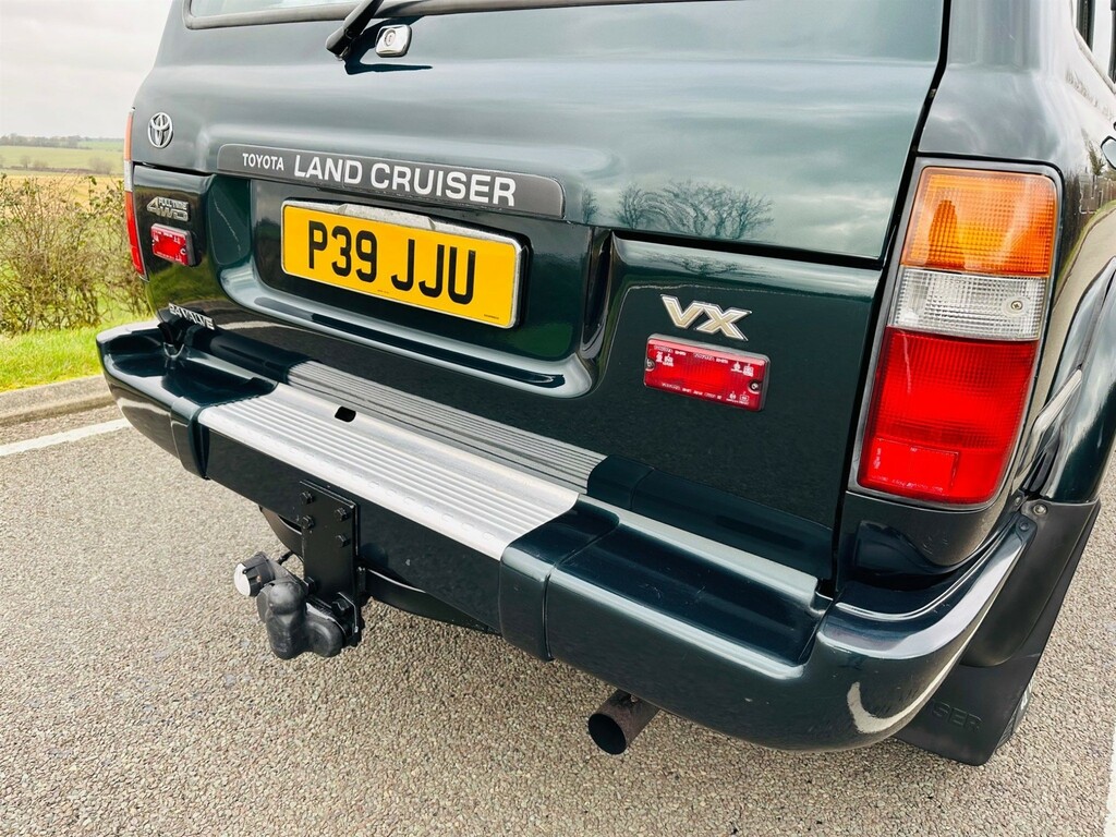 Toyota Land Cruiser 4.5 VX Lpg, 8 Seater Blue #32