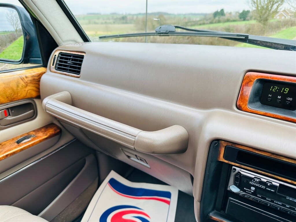 Toyota Land Cruiser 4.5 VX Lpg, 8 Seater Blue #73