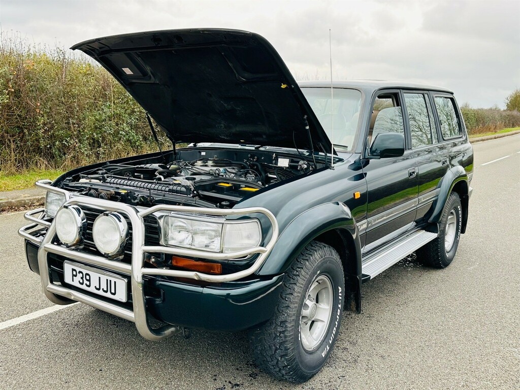 Toyota Land Cruiser 4.5 VX Lpg, 8 Seater Blue #41