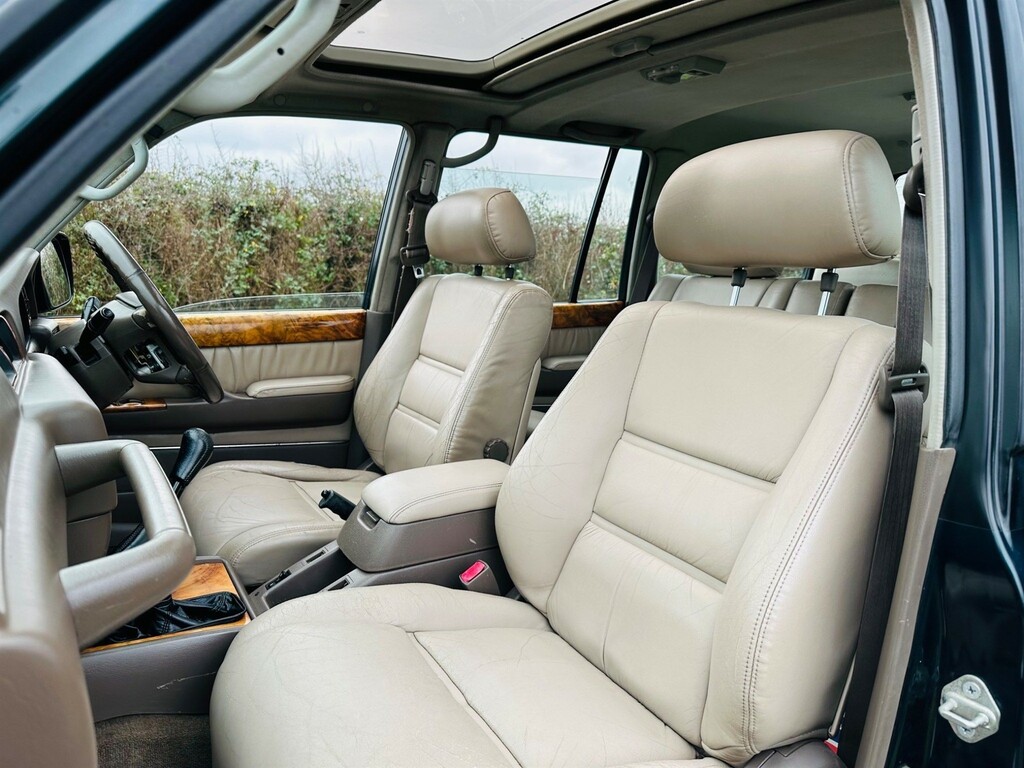 Toyota Land Cruiser 4.5 VX Lpg, 8 Seater Blue #49