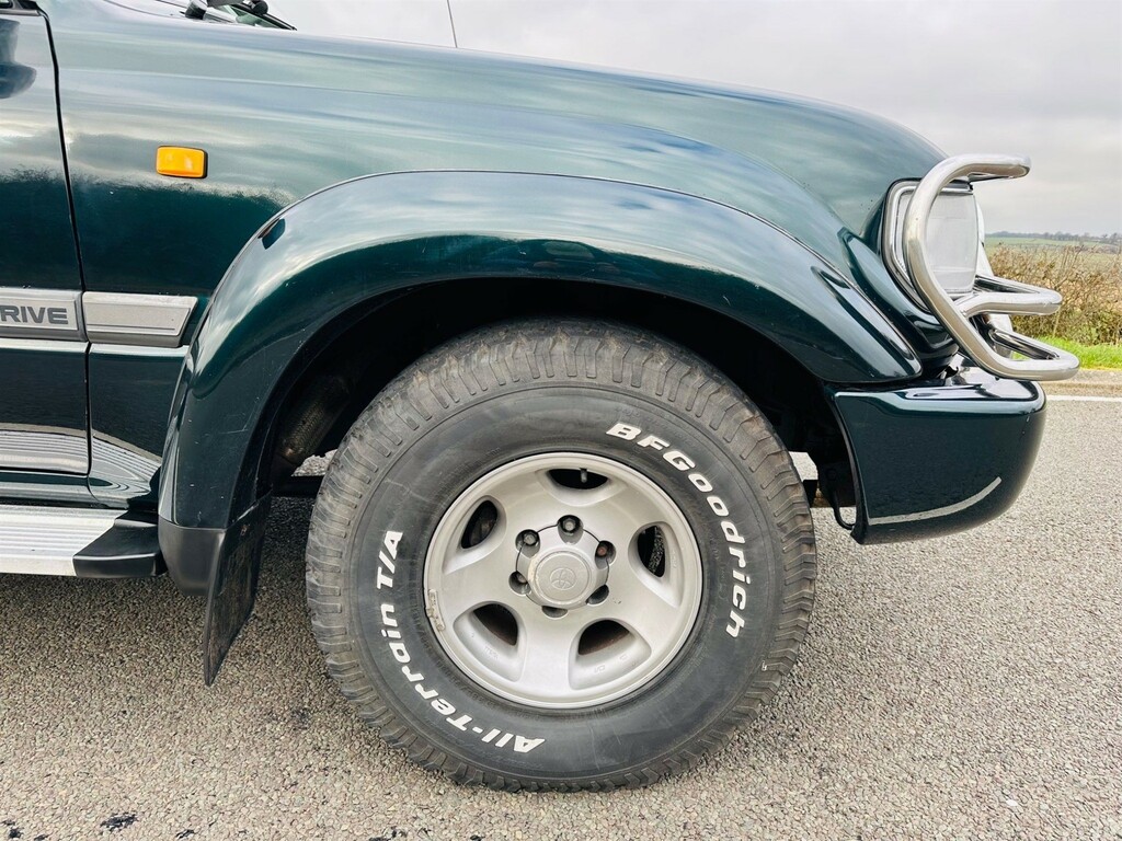 Toyota Land Cruiser 4.5 VX Lpg, 8 Seater Blue #17
