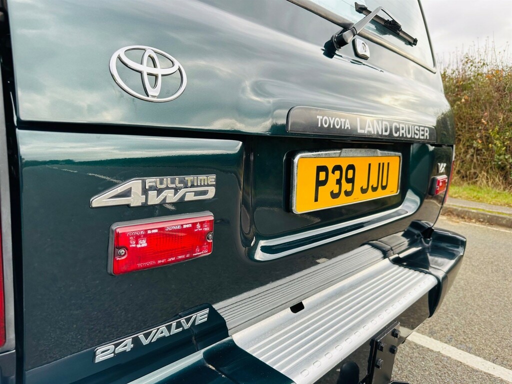 Toyota Land Cruiser 4.5 VX Lpg, 8 Seater Blue #28