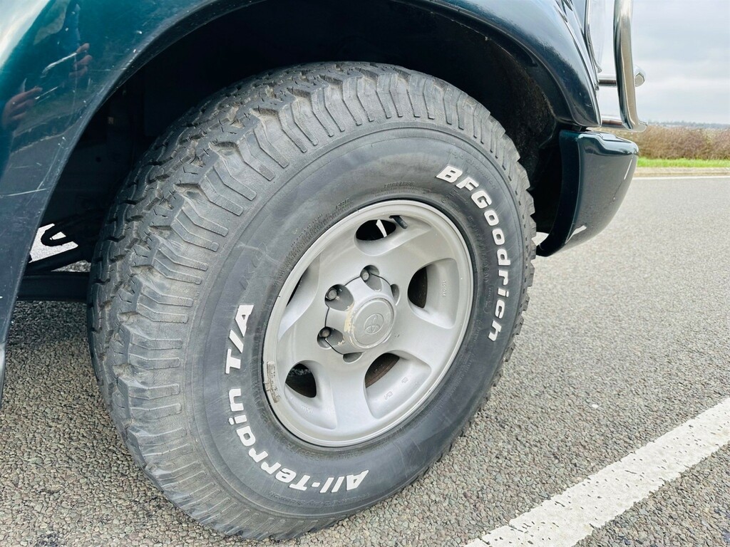 Toyota Land Cruiser 4.5 VX Lpg, 8 Seater Blue #19