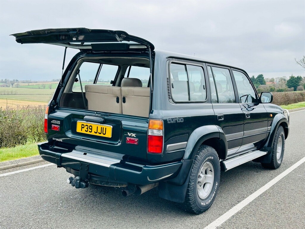 Toyota Land Cruiser 4.5 VX Lpg, 8 Seater Blue #45