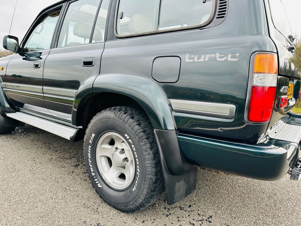 Toyota Land Cruiser 4.5 VX Lpg, 8 Seater Blue #26