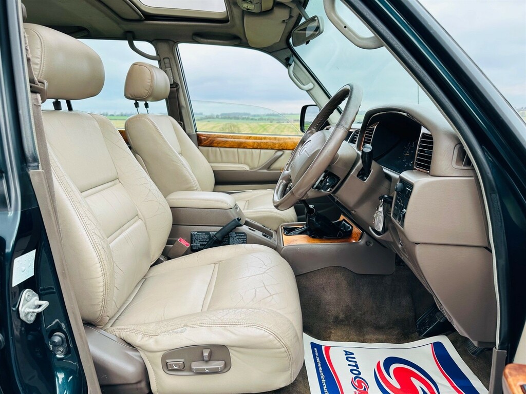 Toyota Land Cruiser 4.5 VX Lpg, 8 Seater Blue #48