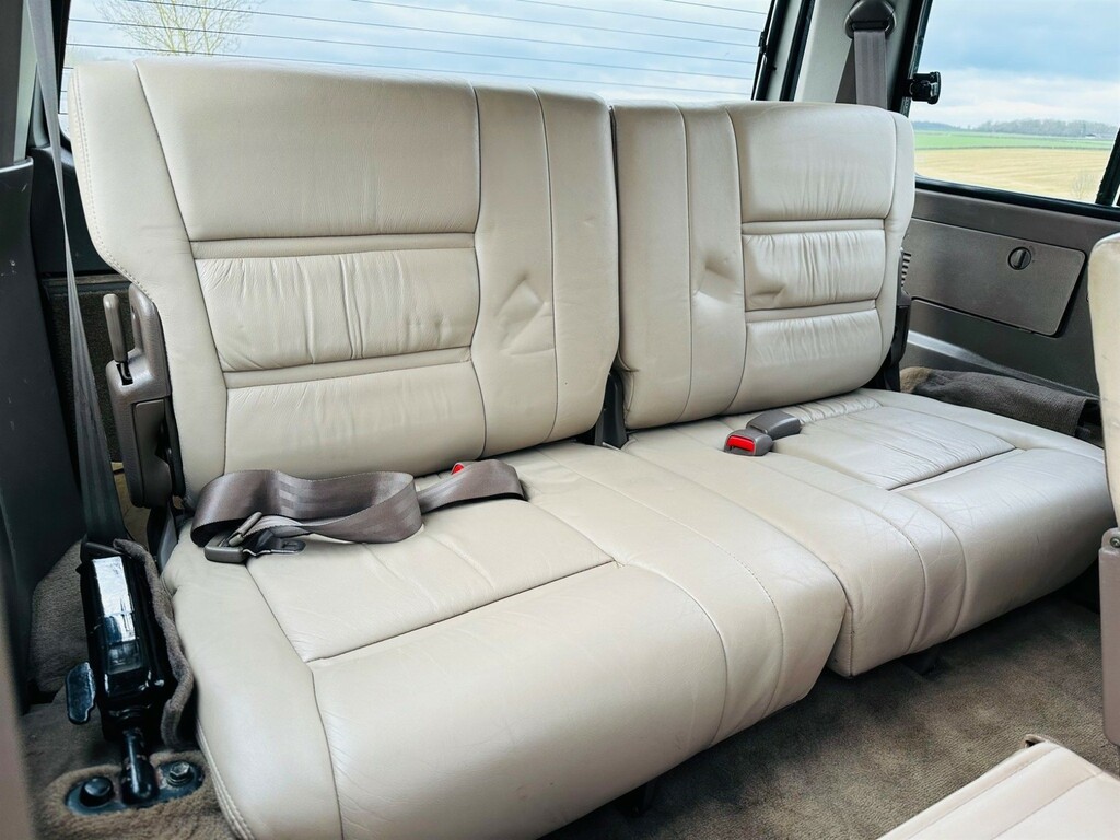Toyota Land Cruiser 4.5 VX Lpg, 8 Seater Blue #82