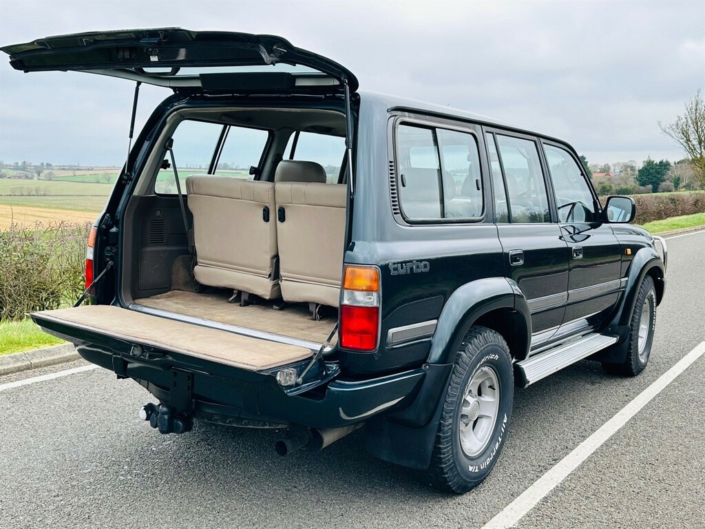 Toyota Land Cruiser 4.5 VX Lpg, 8 Seater Blue #44
