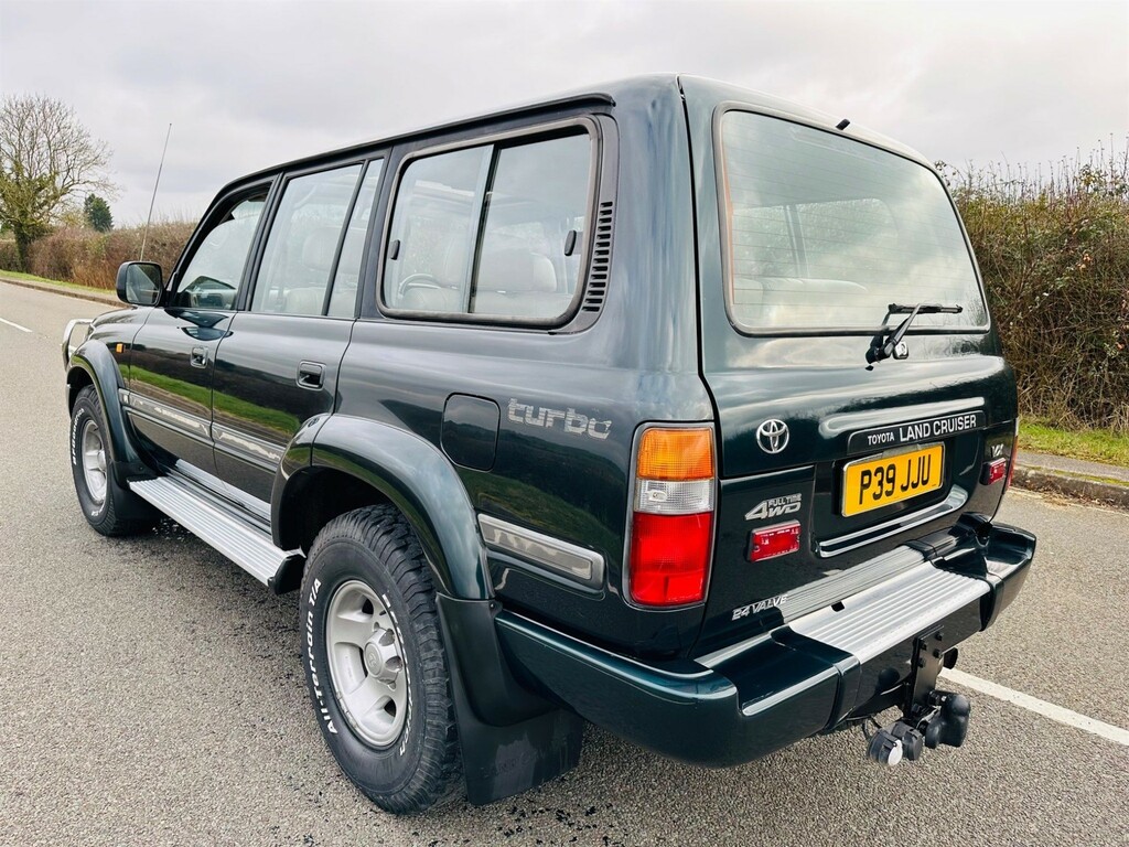 Toyota Land Cruiser 4.5 VX Lpg, 8 Seater Blue #12
