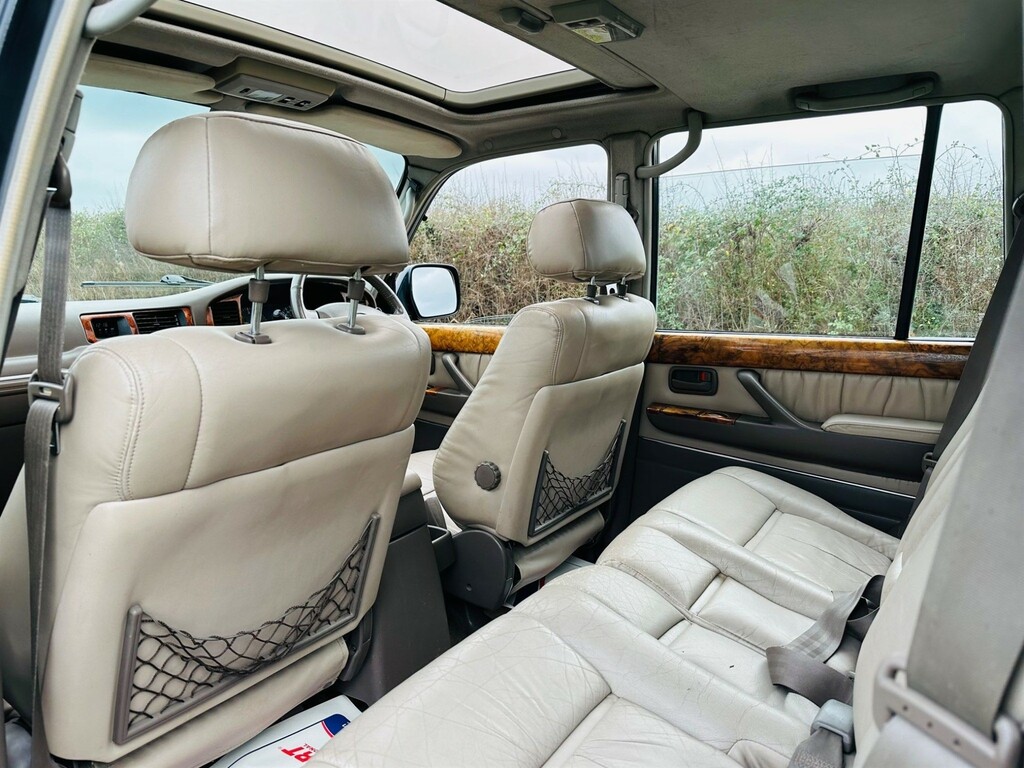 Toyota Land Cruiser 4.5 VX Lpg, 8 Seater Blue #55