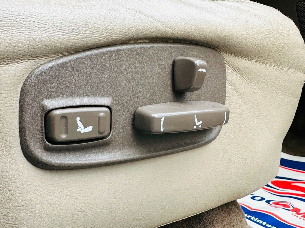 Toyota Land Cruiser 4.5 VX Lpg, 8 Seater Blue #81
