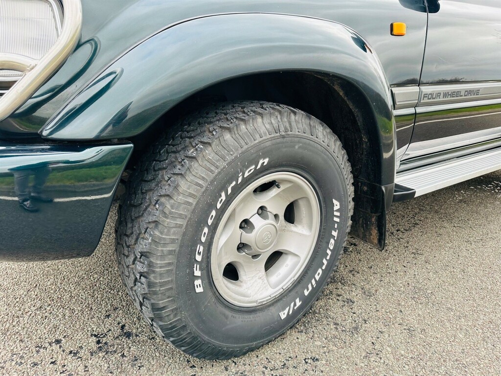 Toyota Land Cruiser 4.5 VX Lpg, 8 Seater Blue #23
