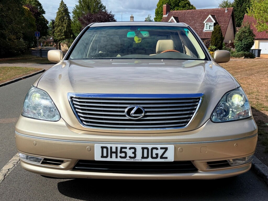Lexus LS Saloon Black #7
