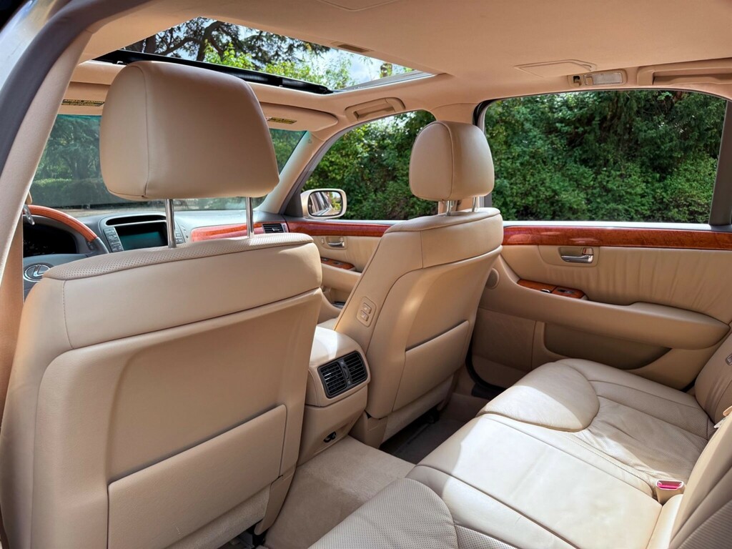 Lexus LS Saloon Black #44