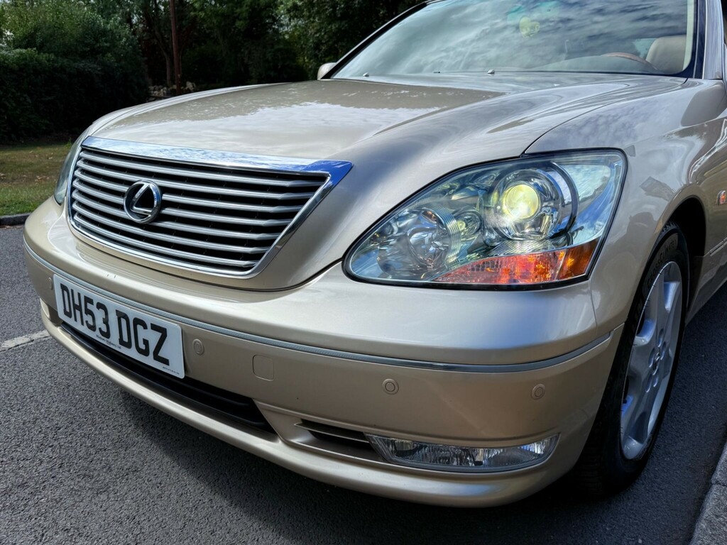 Lexus LS Saloon Black #17