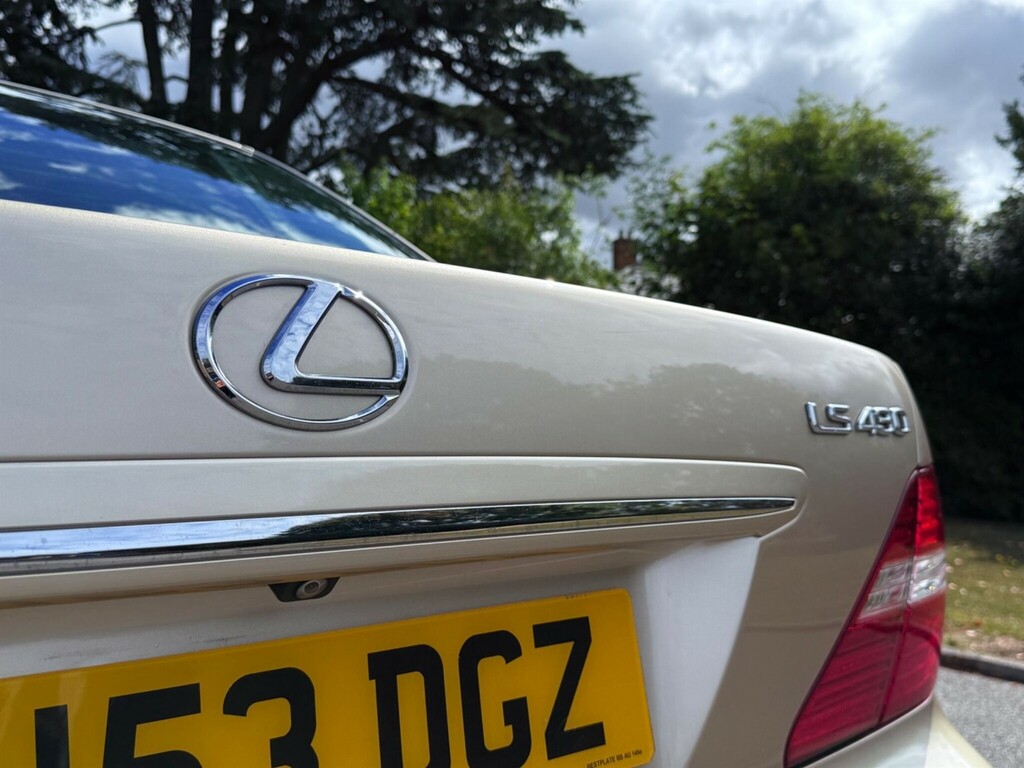 Lexus LS Saloon Black #21