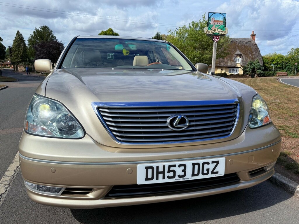 Lexus LS Saloon Black #14