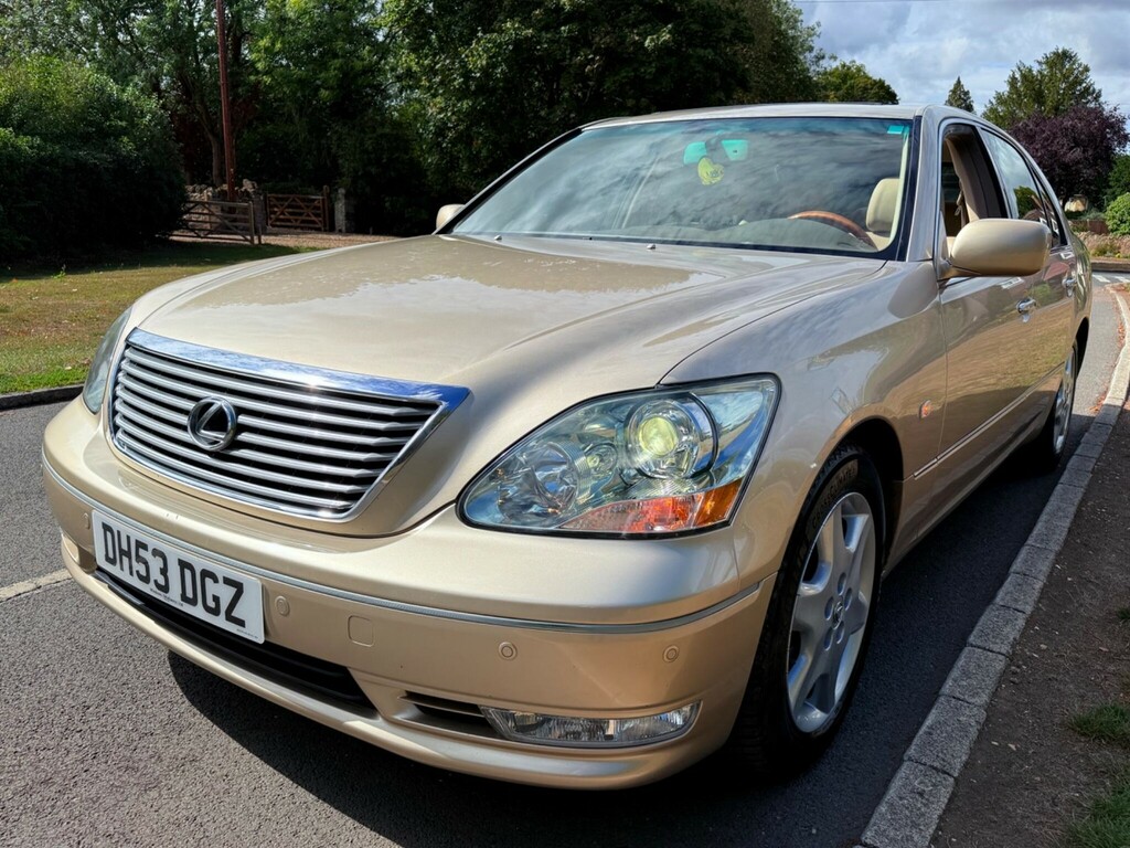 Lexus LS Saloon Black #12