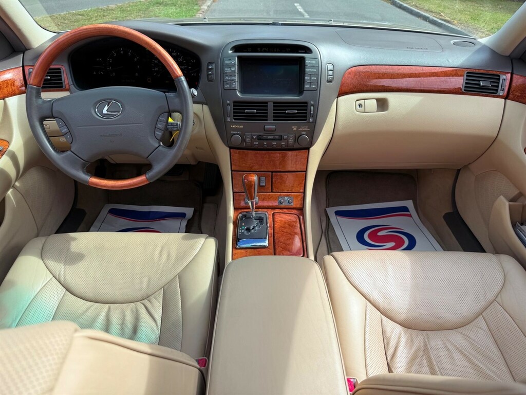 Lexus LS Saloon Black #42